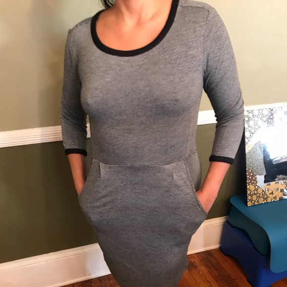 GAP Striped Jersey Dress with front pockets - Picture 4 of 4